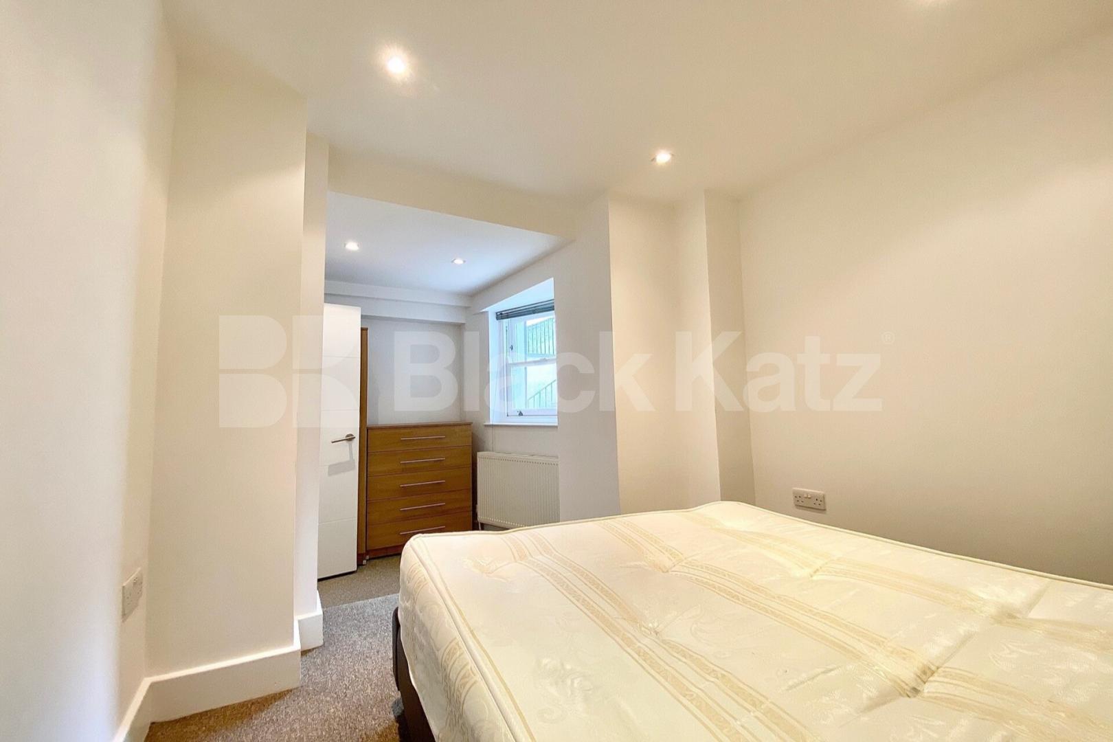  Spacious two bedroom two bathroom apartment on Chapel Market Chapel Market, Angel